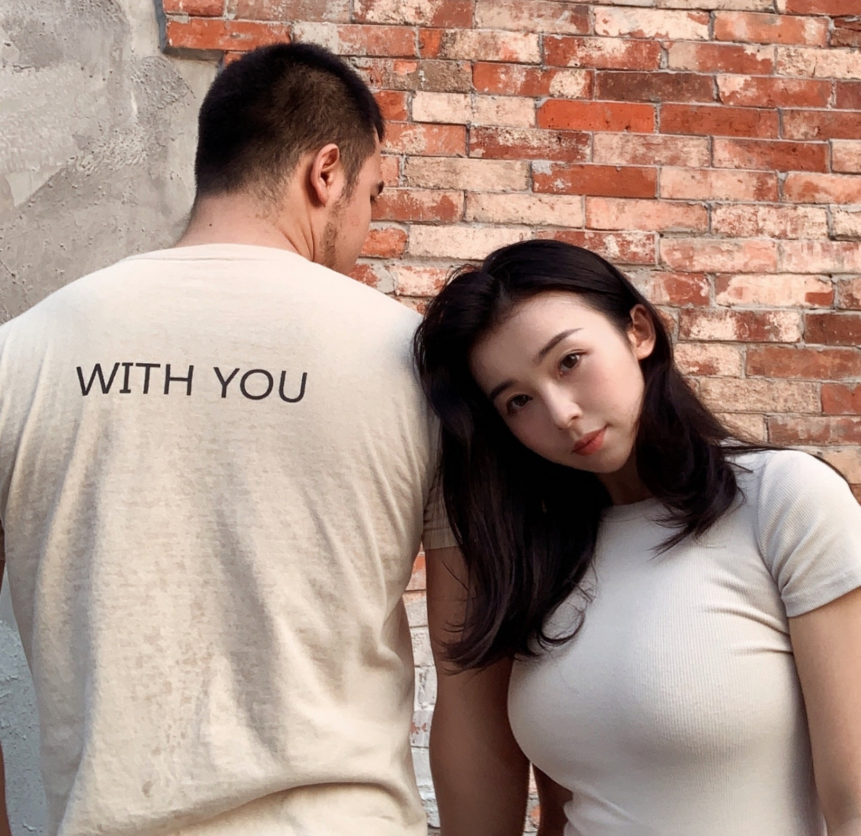 nba美女主播张曼源为支持强壮男友从小清新变成欧美范