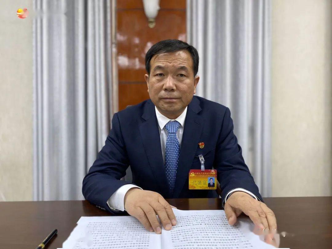 区委副书记周叶华及区委常委李玉祥,阿力腾花,裴青山,魏生科,杨界德