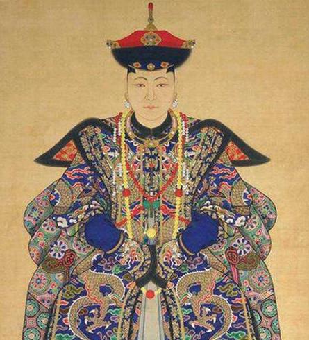 顺治十八年(1661),万琉哈氏生于正五品郎中拖尔弼的府中.