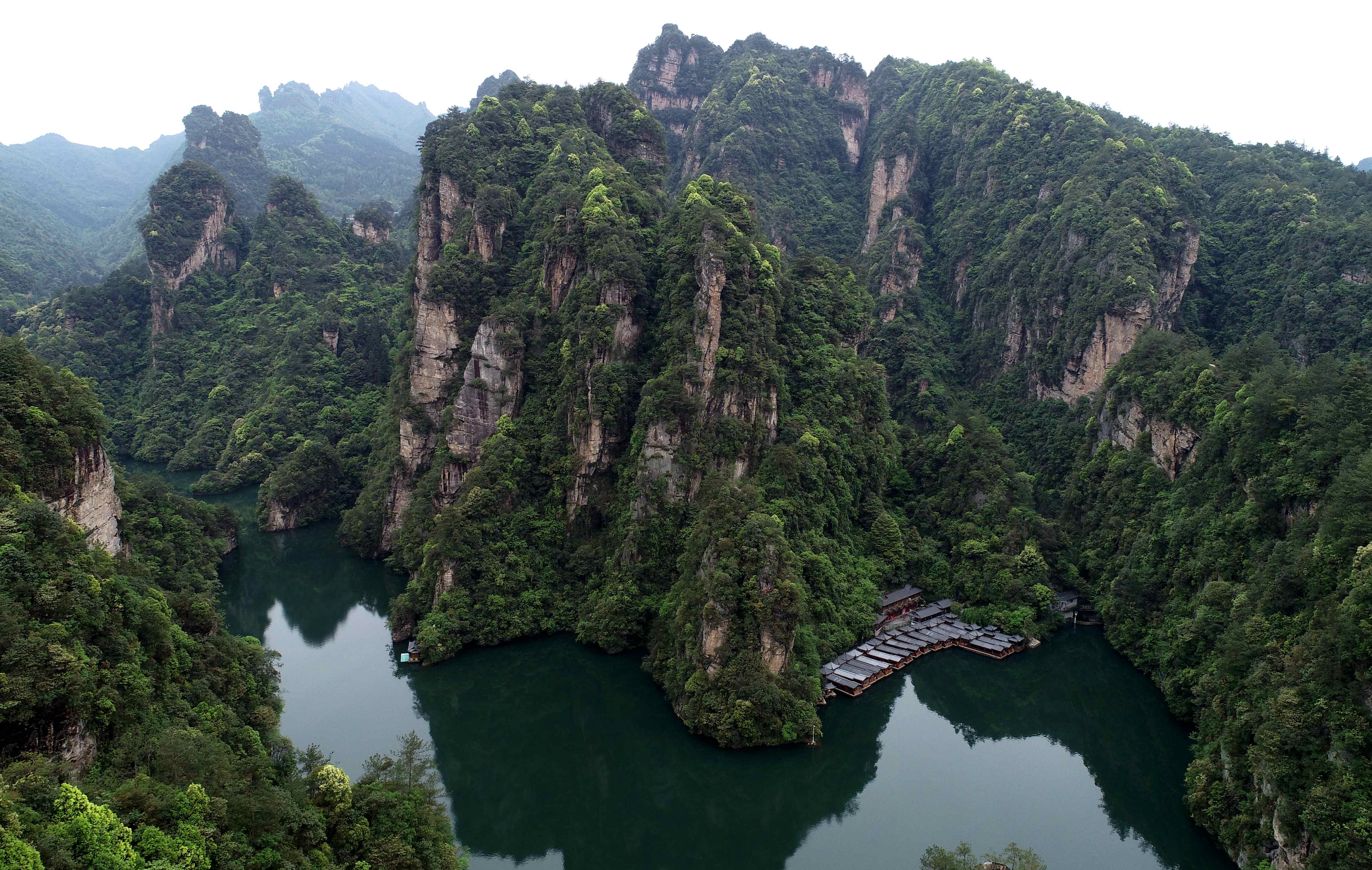 航拍水上张家界宝峰湖峰林奇景