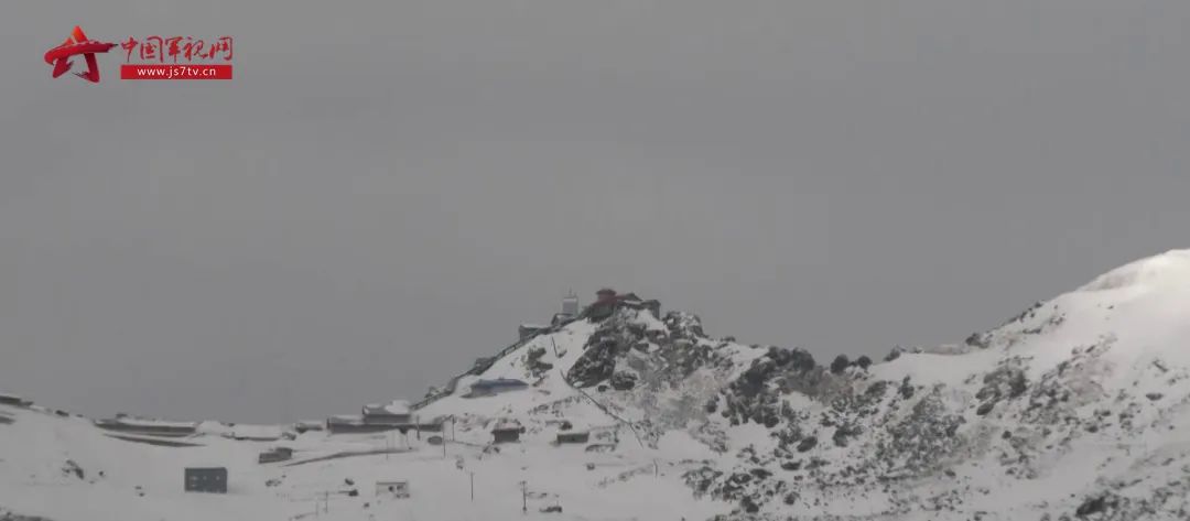 在" 老虎嘴" ,虽可以清晰看见则里拉哨所,但到达哨所还需要4个多小时