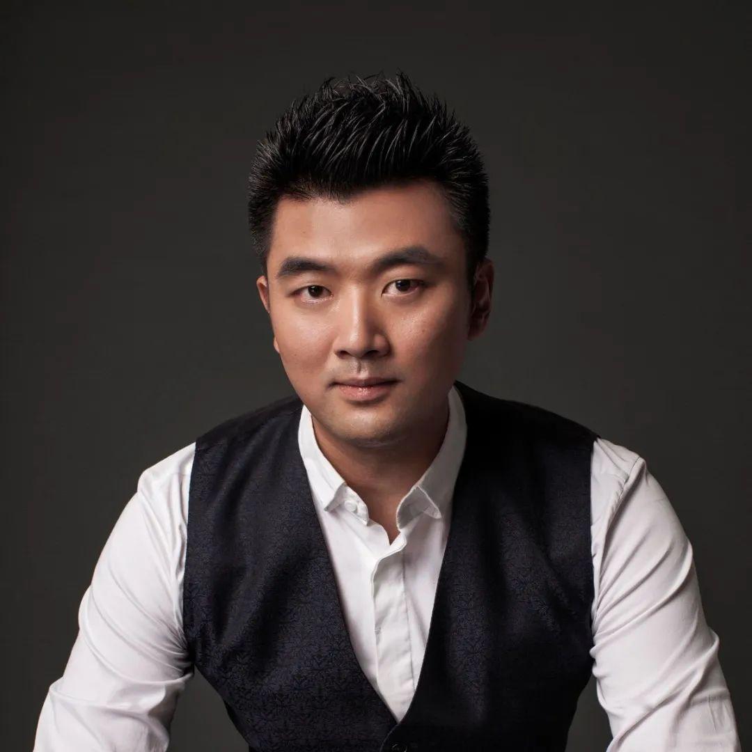 著名经纪人,制片人,新锐导演黄斌成为潮水本身.