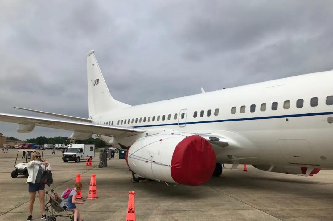 图,c40,是不是很眼熟,其实就是波音737-700的军用版图,内部就是一架全