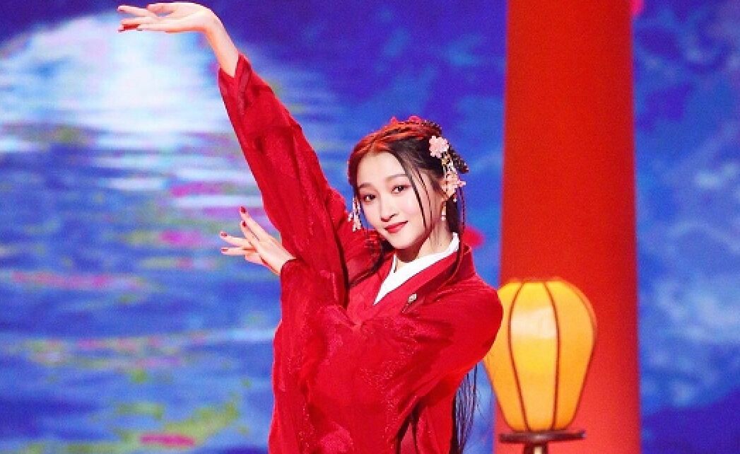 盘点"腿精"关晓彤在王牌跳舞的四大名场面!你更喜欢那种造型?