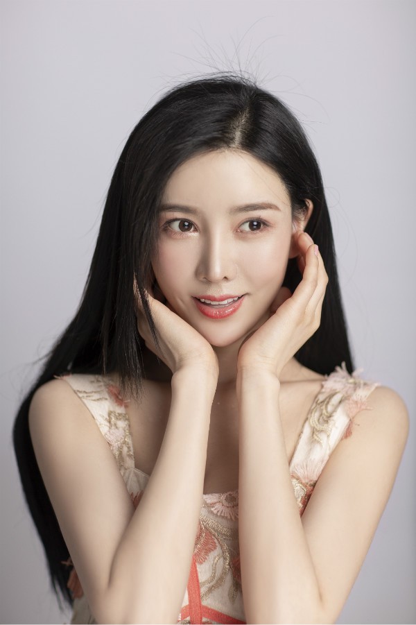 天生尤物刘亦彤从御姐到女侠锐变