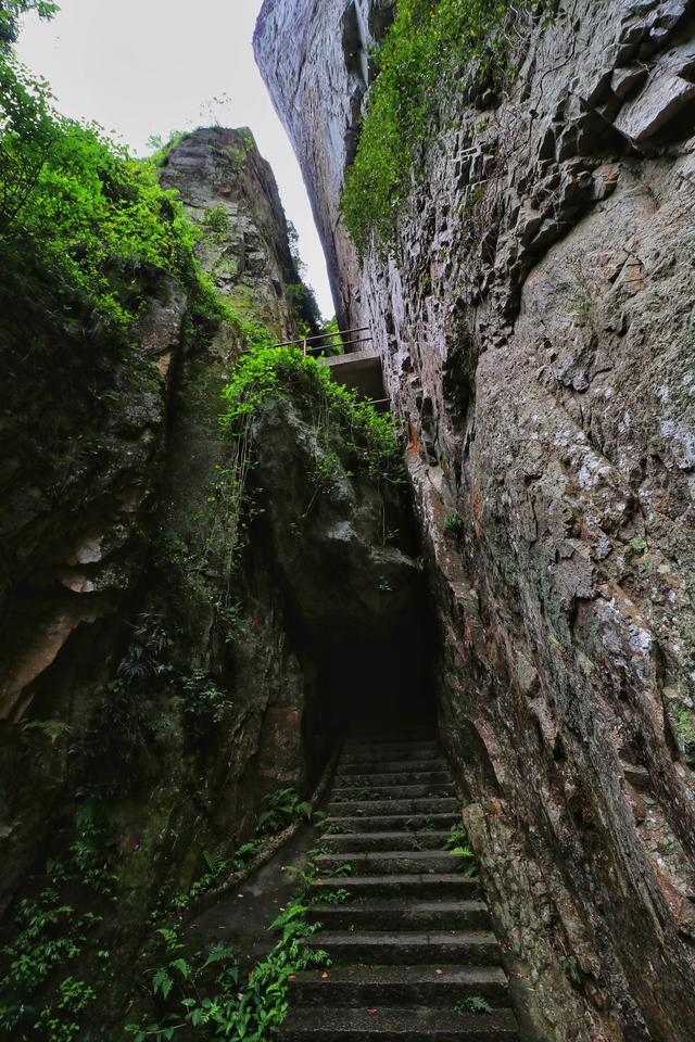 原創中國山水畫搖籃探秘國內最陡峭的一線天奇觀竟然藏在書院裡格外的