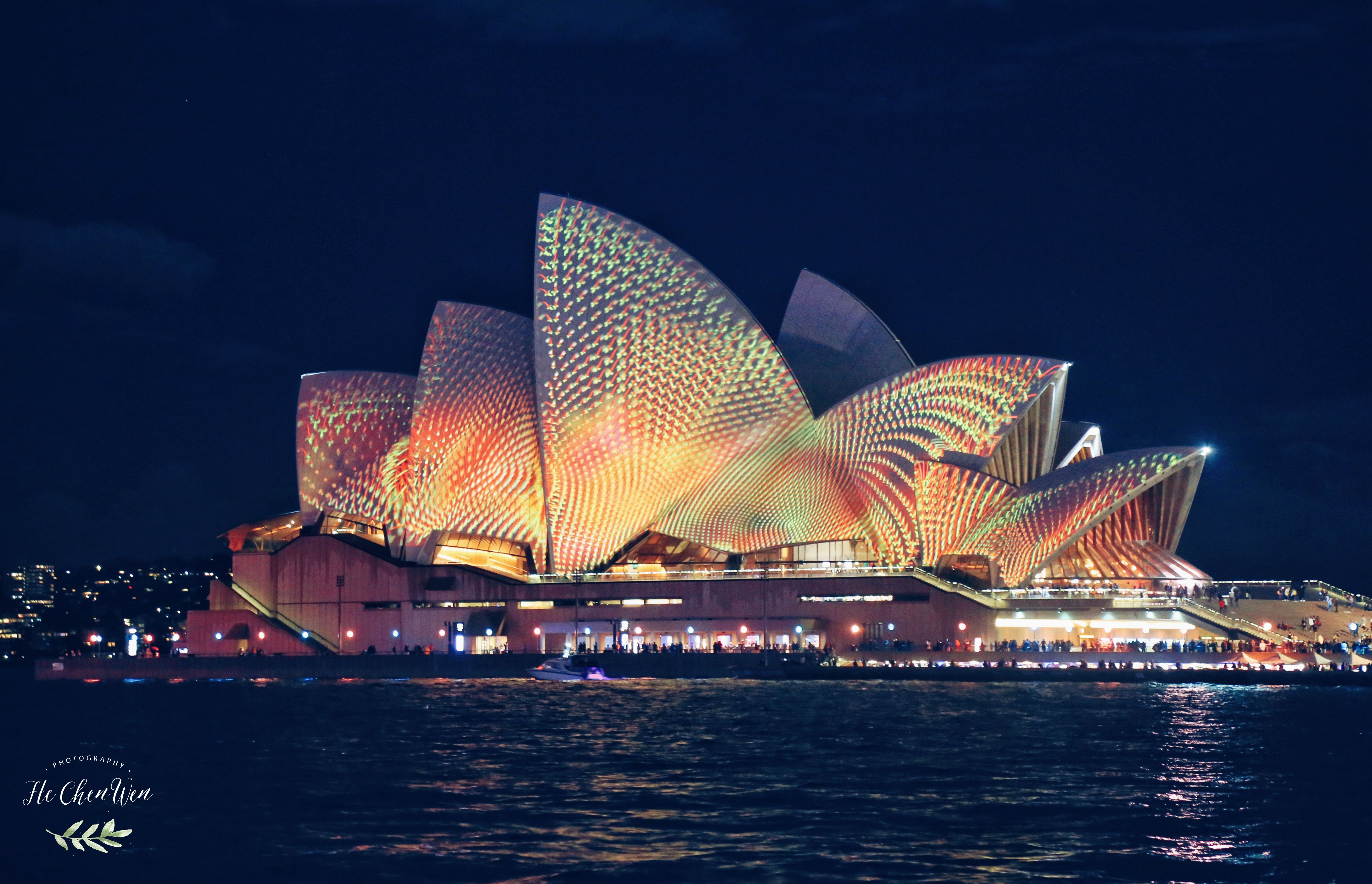 悉尼最著名的地标建筑,犹如白色的帆船,游客抢着来打卡