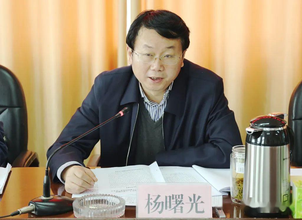 4月21日,县长杨曙光主持召开2020年县政府第二次常务(扩大)会议,传达