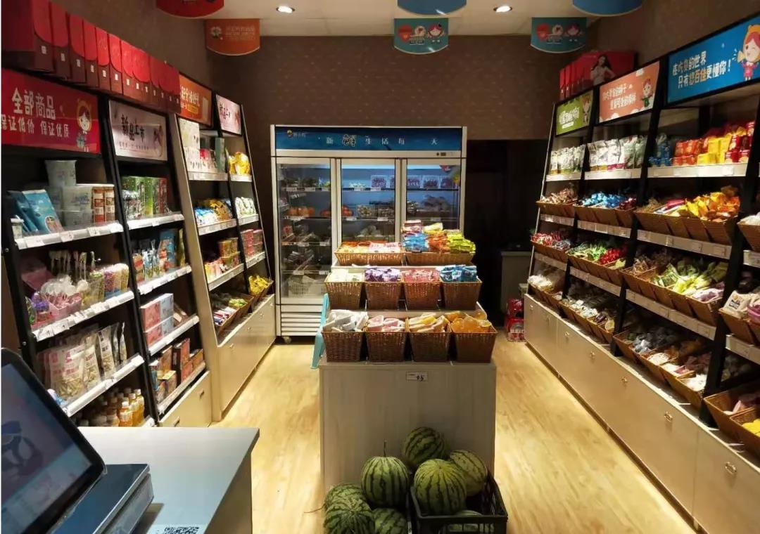 由此可以看出零食店装修也是一大重点,即使是开最普通的零食店至少也
