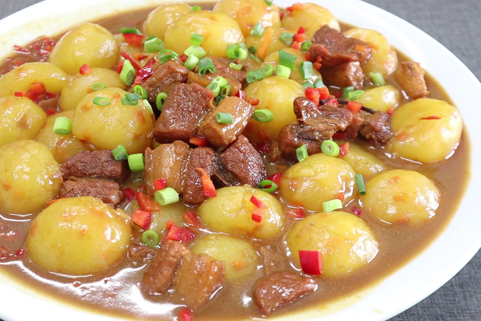 红烧肉土豆丸子