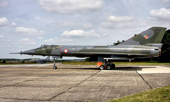 法国袖珍超音速幻影Ⅳ轰炸机战斗机改来的核保护伞开辟新时代