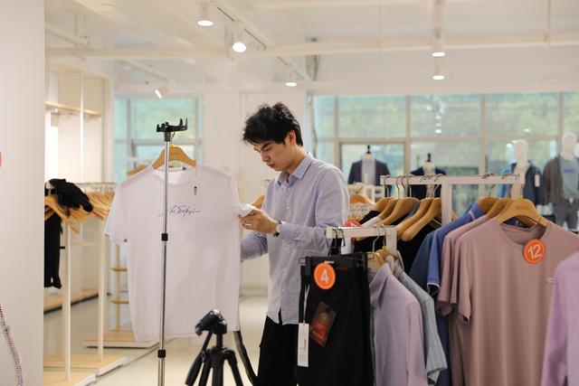 红豆男装玩转直播新模式,10小时直播pk赛引关注