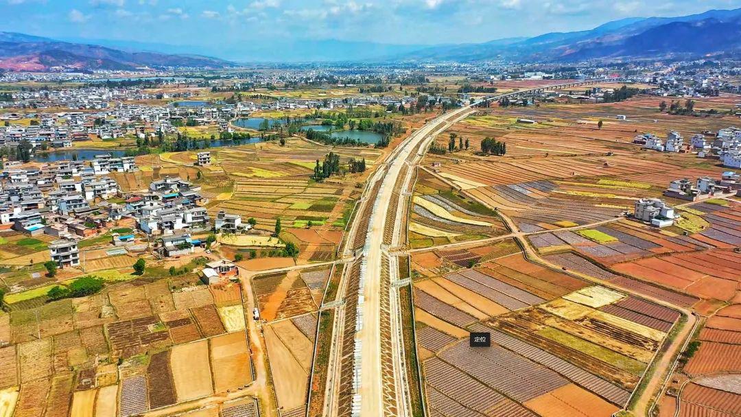 大临铁路巍宝山隧道顺利贯通