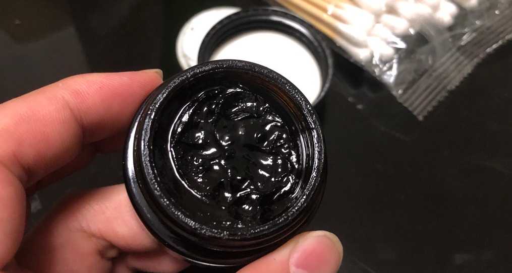 图9我抹的就是这种植物中草药类的药膏,没有激素,是我老婆去外地给我