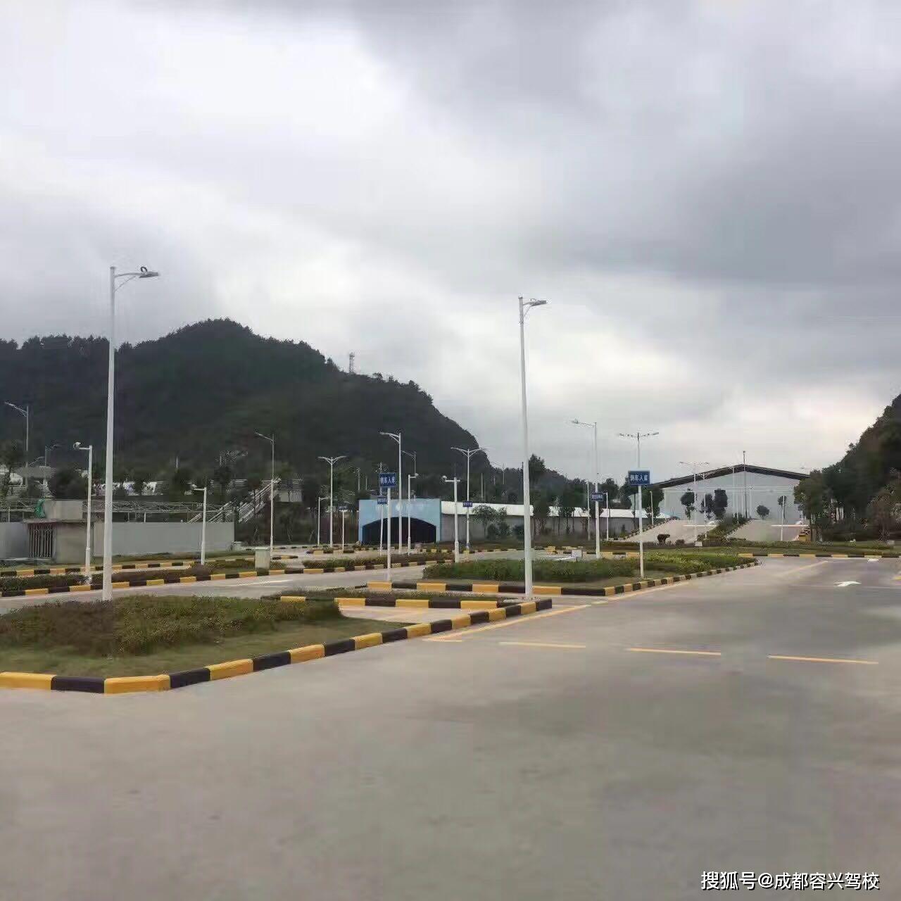 成都驾校教练总结:科目二2大重点3大难点,助你一把过!