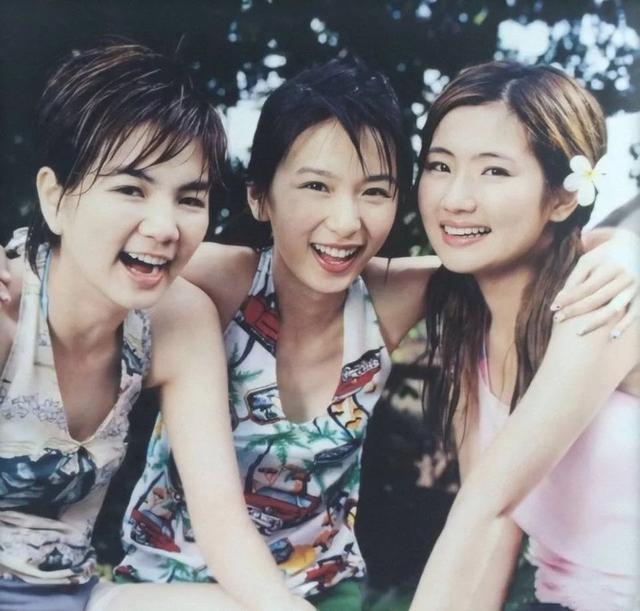 听完淡黄的长裙才发现娱乐圈顶级女团只有she