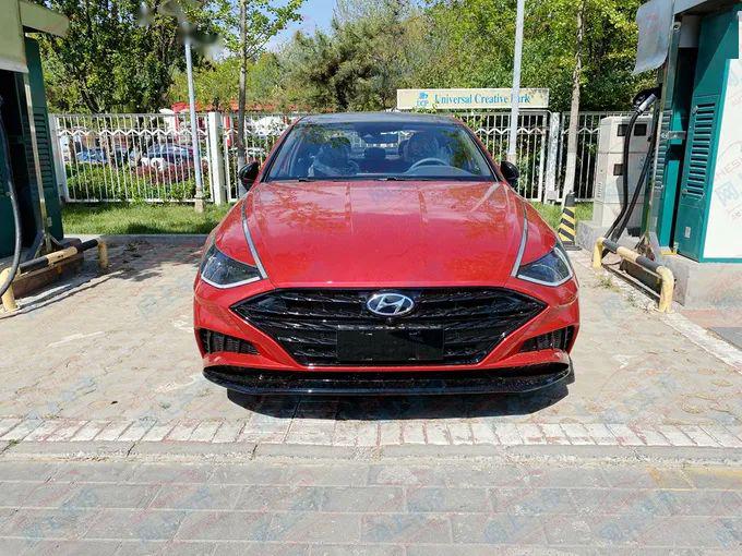 低趴跑车外观,配按键换挡/大联屏,北京现代第十代索纳塔实拍