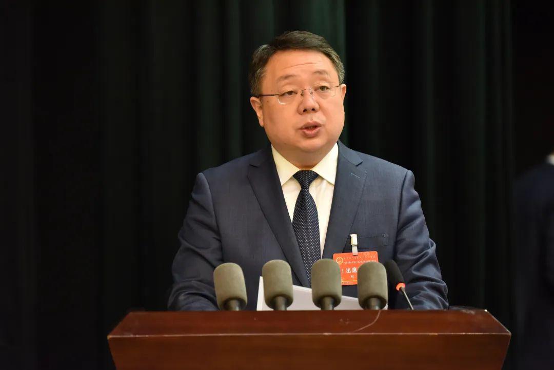 青山区第十六届人民代表大会第三次会议第一次全体会议隆重召开