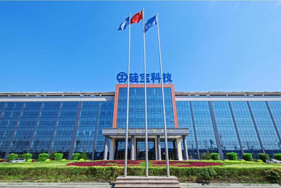 成都硅宝科技股份有限公司成立于1998年,主要从事有机硅橡胶,硅烷及