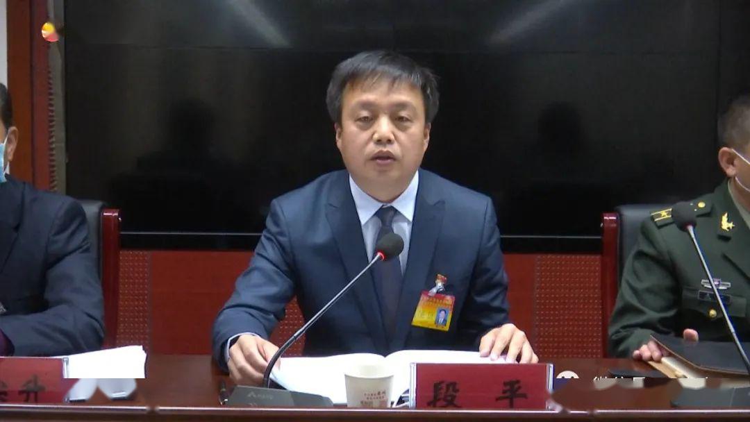 区委副书记周叶华及区委常委李玉祥,阿力腾花,裴青山,魏生科,杨界德