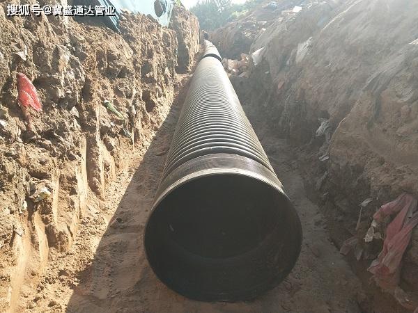 太原双壁波纹管市政污水管道是市政建设和人民生活相关的设备,它是