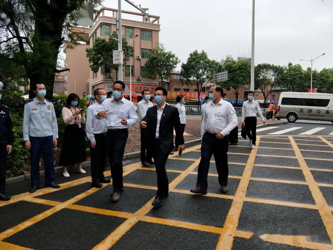 高埗镇委副书记镇长邓炳华带队督查我校学生返校准备工作