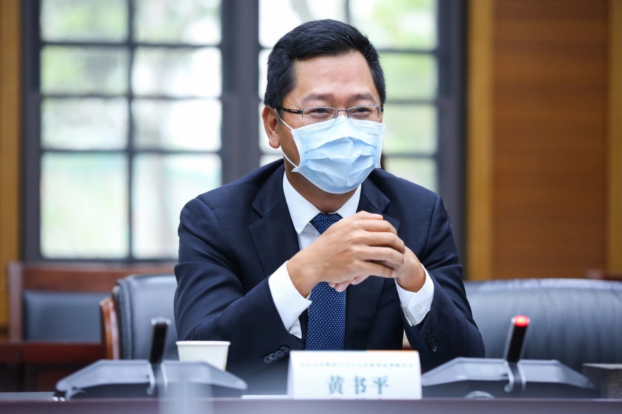 融创与中山大学设立公共卫生发展基金02助力公共卫生教育发展