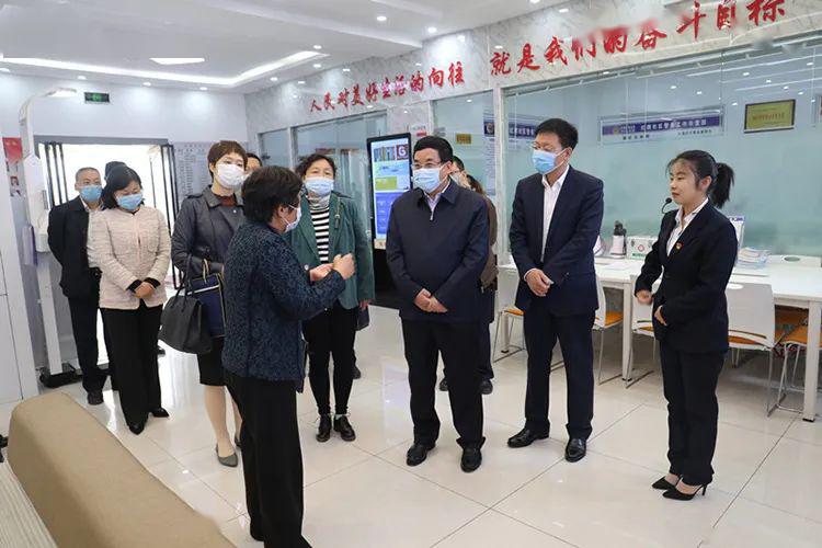 省政协调研组来铜开展立法协商调研_杨冠军