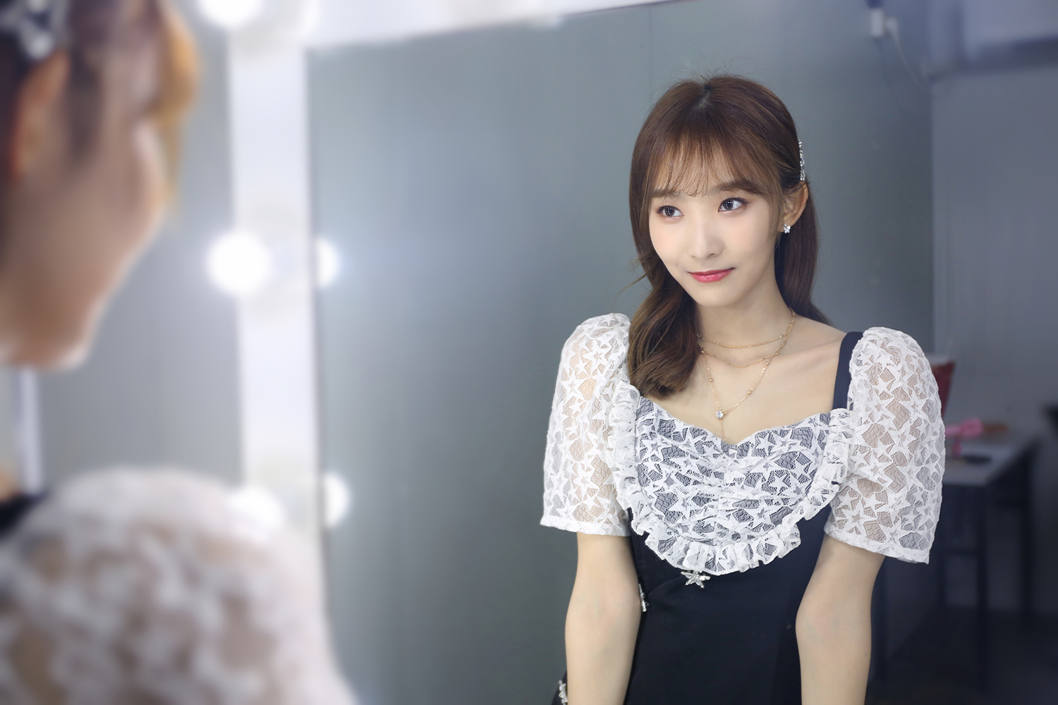 高颖浠玩游戏的朋友现场送大桶奶茶清奇有趣欢乐十足