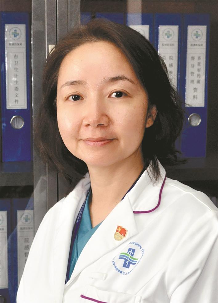 黄婷奋战在隐形战线上的院感人