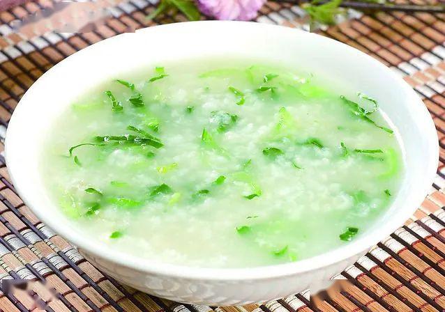 芥菜猪肝粥材料:芥菜100克,猪肝200克,少量姜丝,大米适量.