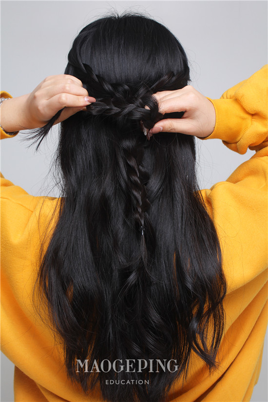 玫瑰花朵编发温柔又甜美的气质太讨喜了