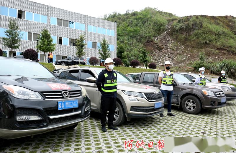 河池高速公路工作人員溫馨提醒廣大司乘:實車測試期間,收費現場將恢復