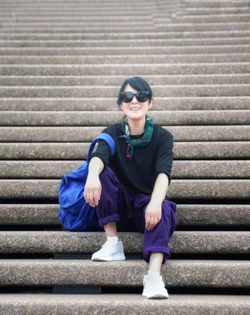 原创51岁刘若英再次带来回忆杀白衬衫文艺感十足气质仍然似少女