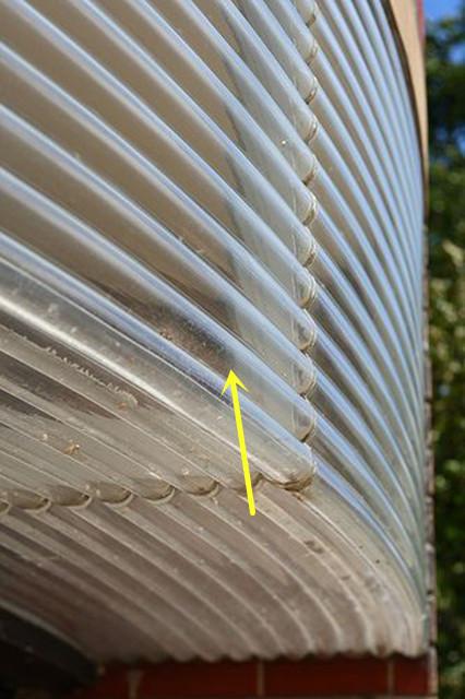 采光差在外墙插300根玻璃管吸收自然光夏天往管内注水凉快