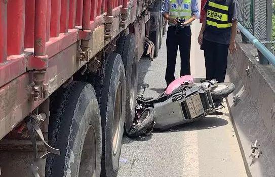 突发惨烈车祸厦门集美一骑手当场身亡又是这两种车