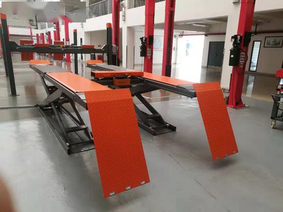 元征上海展厅展出的部分剪式举升机//小剪式举升机tlt630a//设备特点