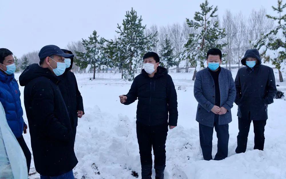 李炳刚到查哈阳农场有限公司农场检查指导抗灾自救工作