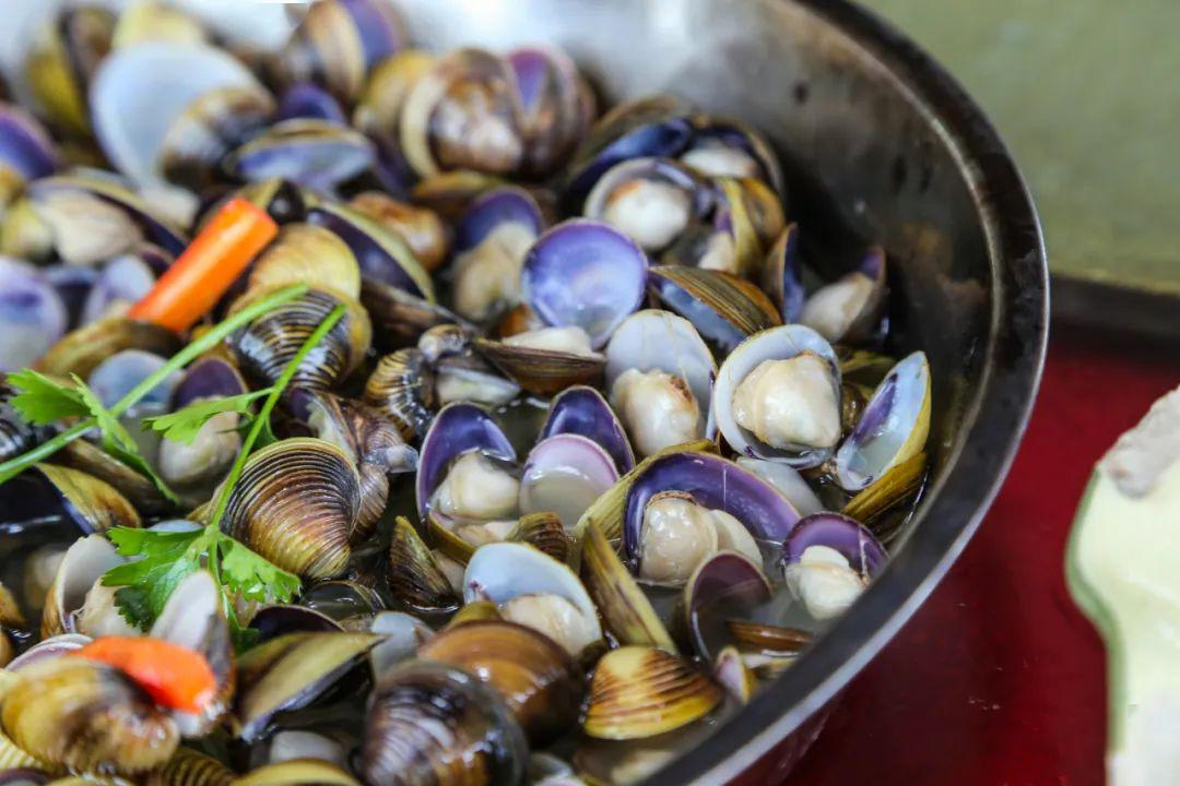 来到红卫村码头【搭渡】去木棉饭店#带你解锁河鲜新吃法!_西江