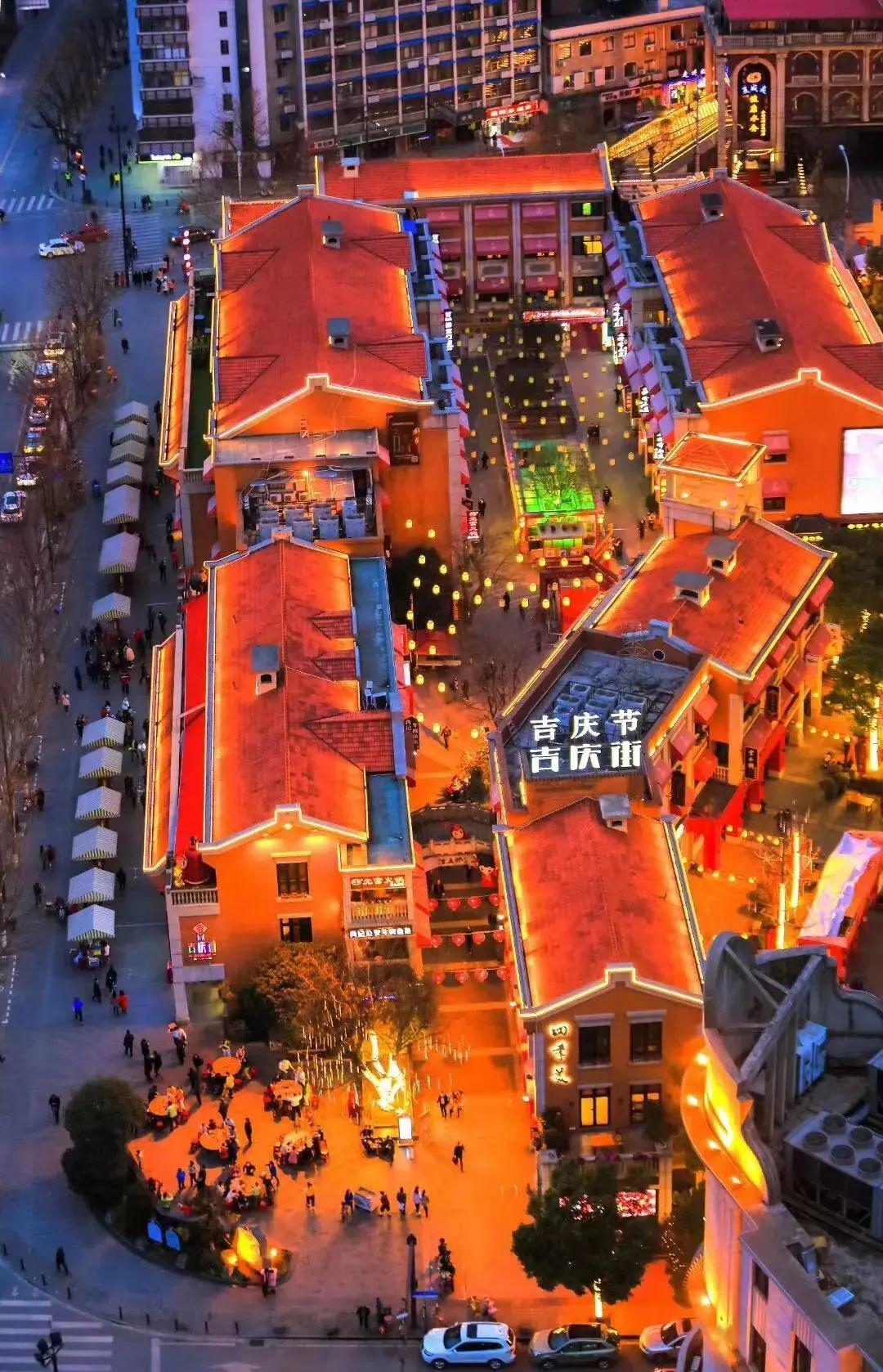 网红店恢复营业在江岸吉庆民俗街人们的生活也慢慢回到原来的轨迹武汉