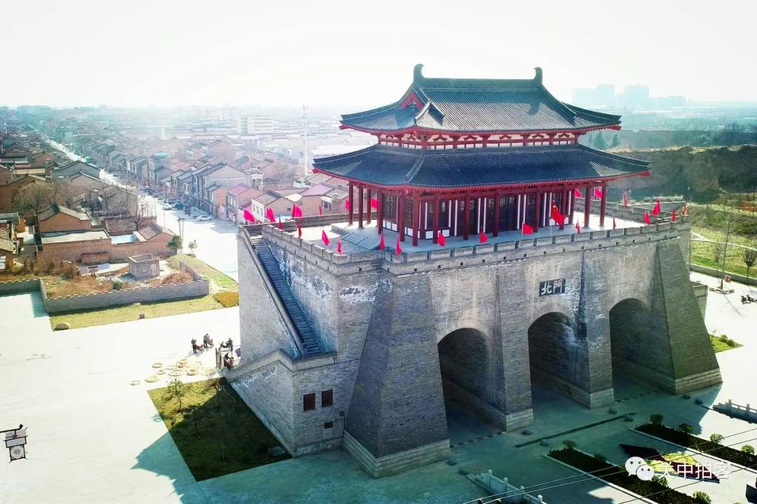 唐乾陵脚下航拍乾县北门城楼咸阳市
