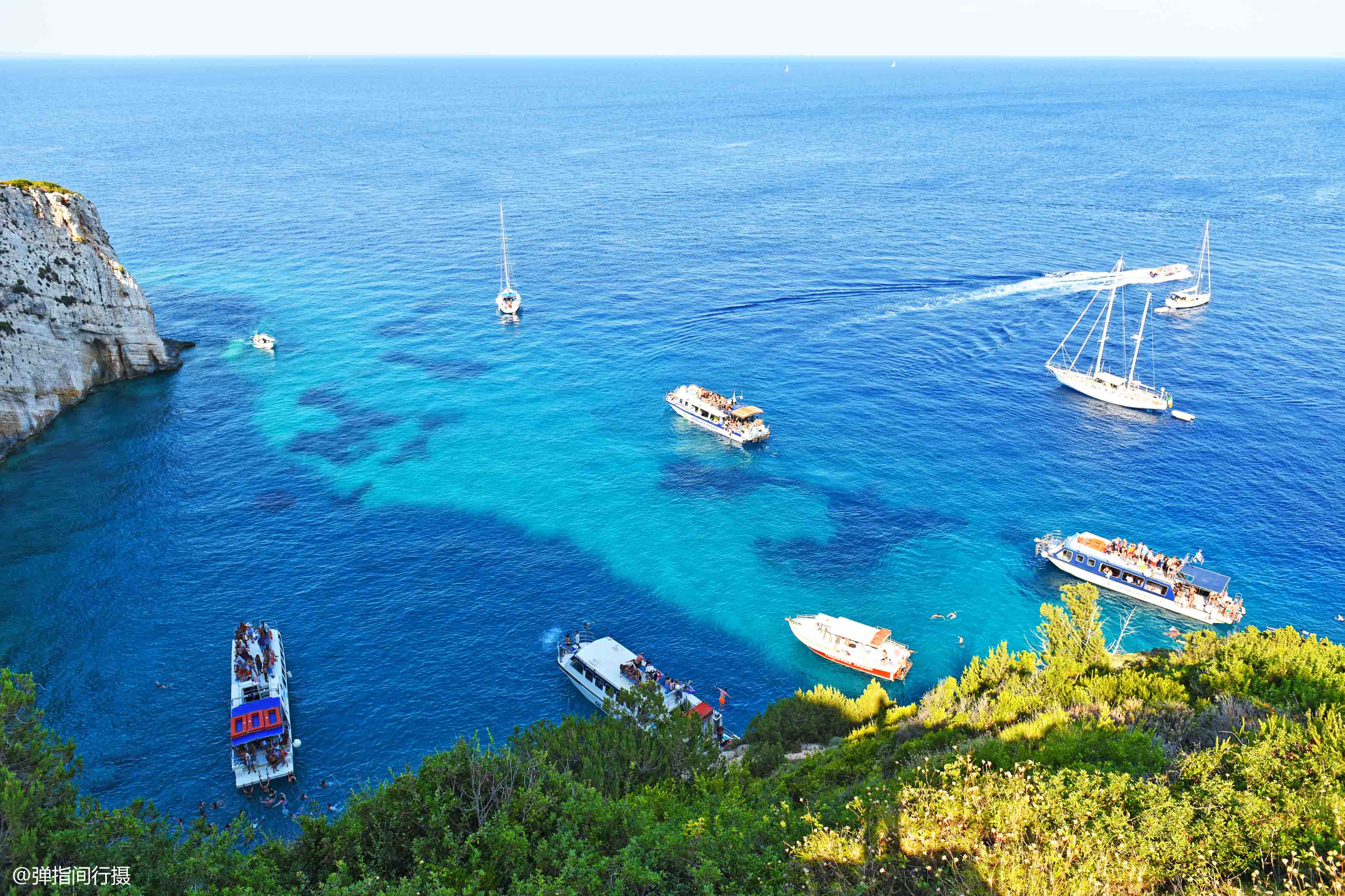 希腊"遗世"海岛,原始绝美游客少,连老旧修道院都让人叹为观止