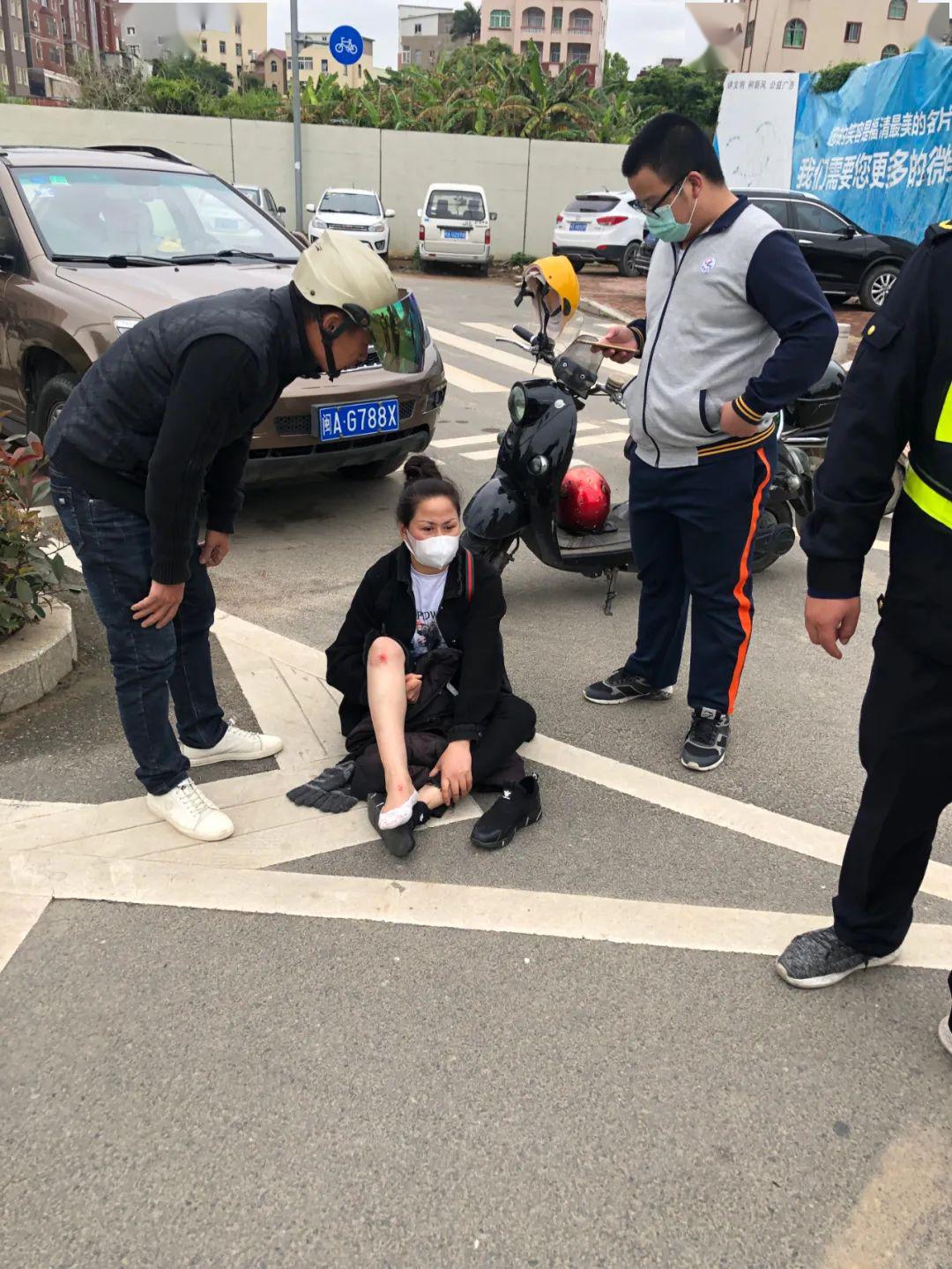 女子骑车摔倒,龙山城管"扶"出正能量
