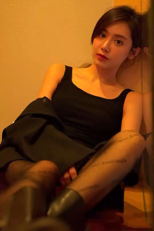 腾讯最美主播,美娜的暗黑系美照,好久不见了!