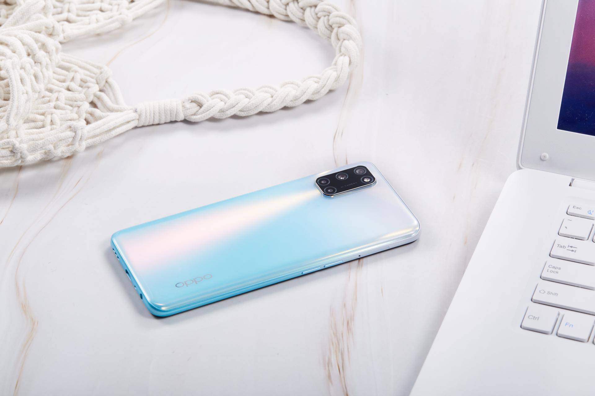 oppo a52图赏:1599元就能拥有的唯美尤物,均衡表现真香!