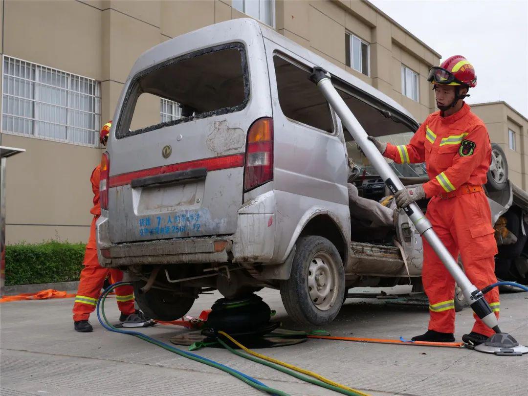 德阳消防开展2020年度车辆交通事故及地震垮塌救援技术培训