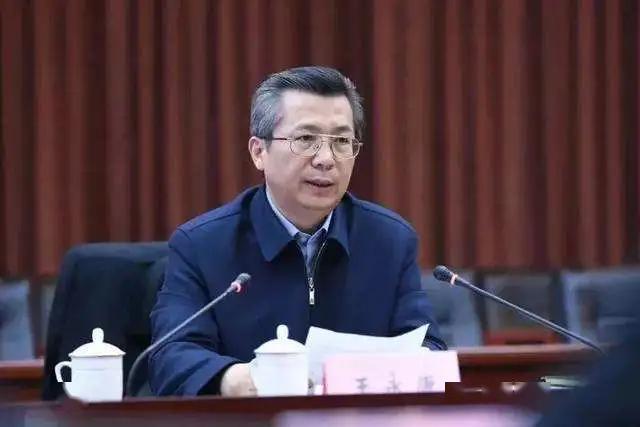 黑龙江省委常委,哈尔滨市委书记王兆力主持会议,并代表市应对疫情工作