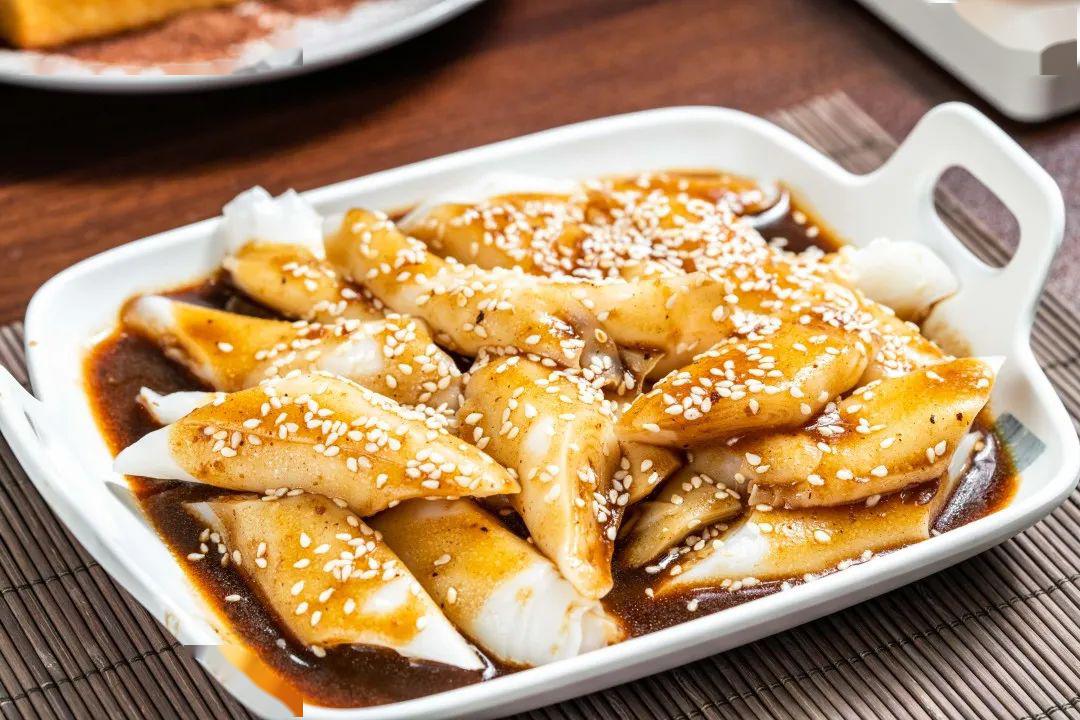 晚上的套餐有牛杂煲 腩汁猪肠粉 一口西多士 2杯饮品,光是一煲牛杂煲