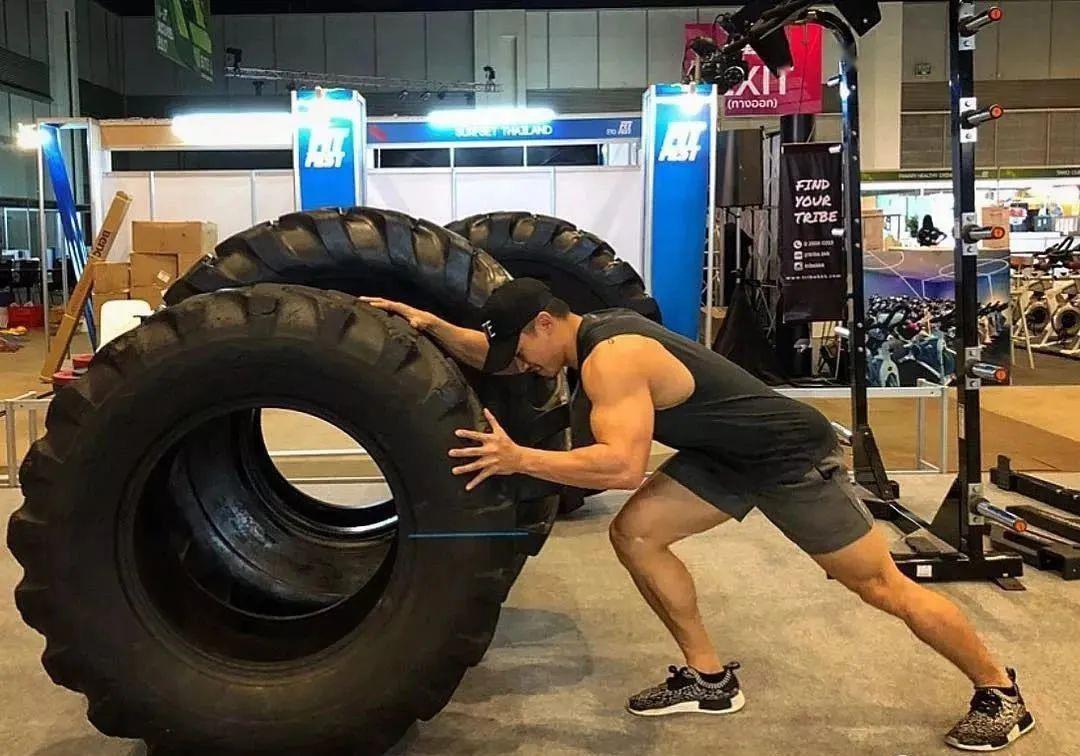 健身督促最帅肌肉和尚走红网友脱衣后让人想破戒