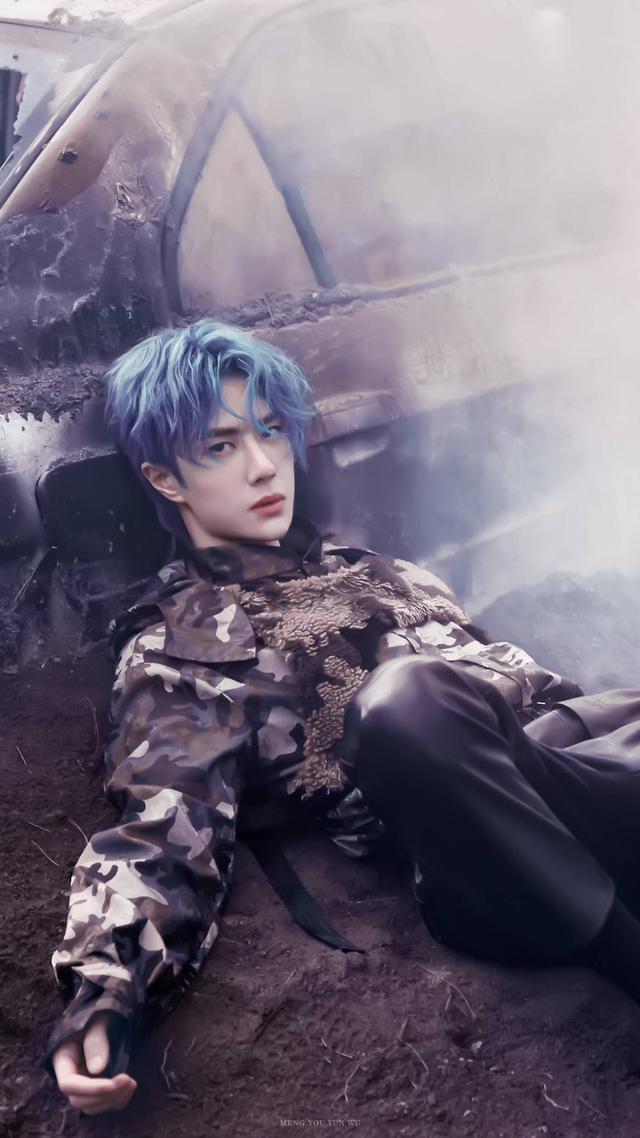 原创王一博蓝发上热搜变身仿生人炫酷十足网友称赞是酷盖没错了